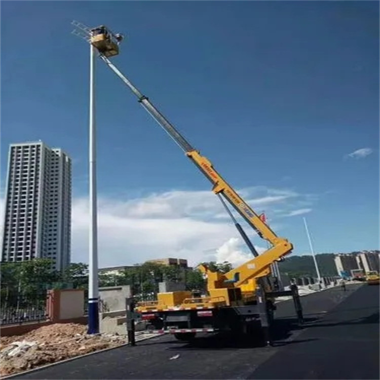 北关维修路灯的曲臂升降车出租